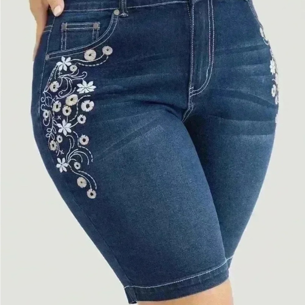 NEW!VERY Stretchy High Rise Dark Wash Floral Embroidered Denim Shorts Size 10